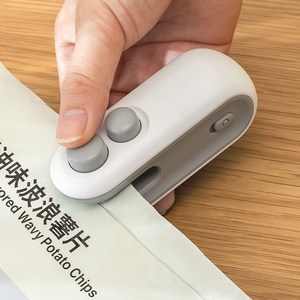 充电式 有这个小巧方便的封口机,吃不完的零食不怕受潮咯!