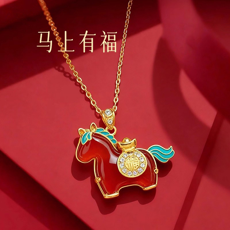 新年红色仿红玛瑙小马项链女款2026马年本命年独特气质生肖毛衣链