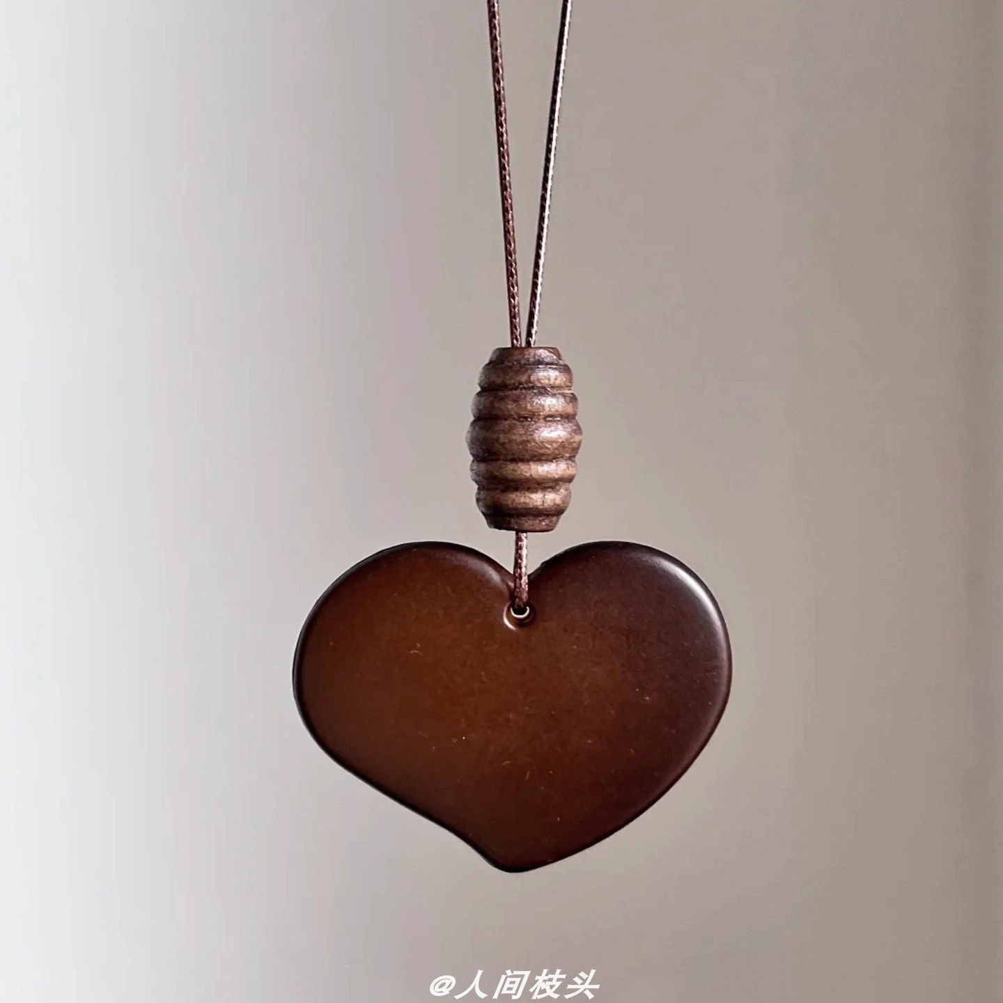 新中式复古禅意木质爱心项链女百搭气质吊坠轻奢小众高级感毛衣链