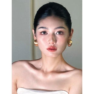 金色拉丝水滴耳环女重工宽面气质百搭耳钉复古夸张高级感耳夹耳饰