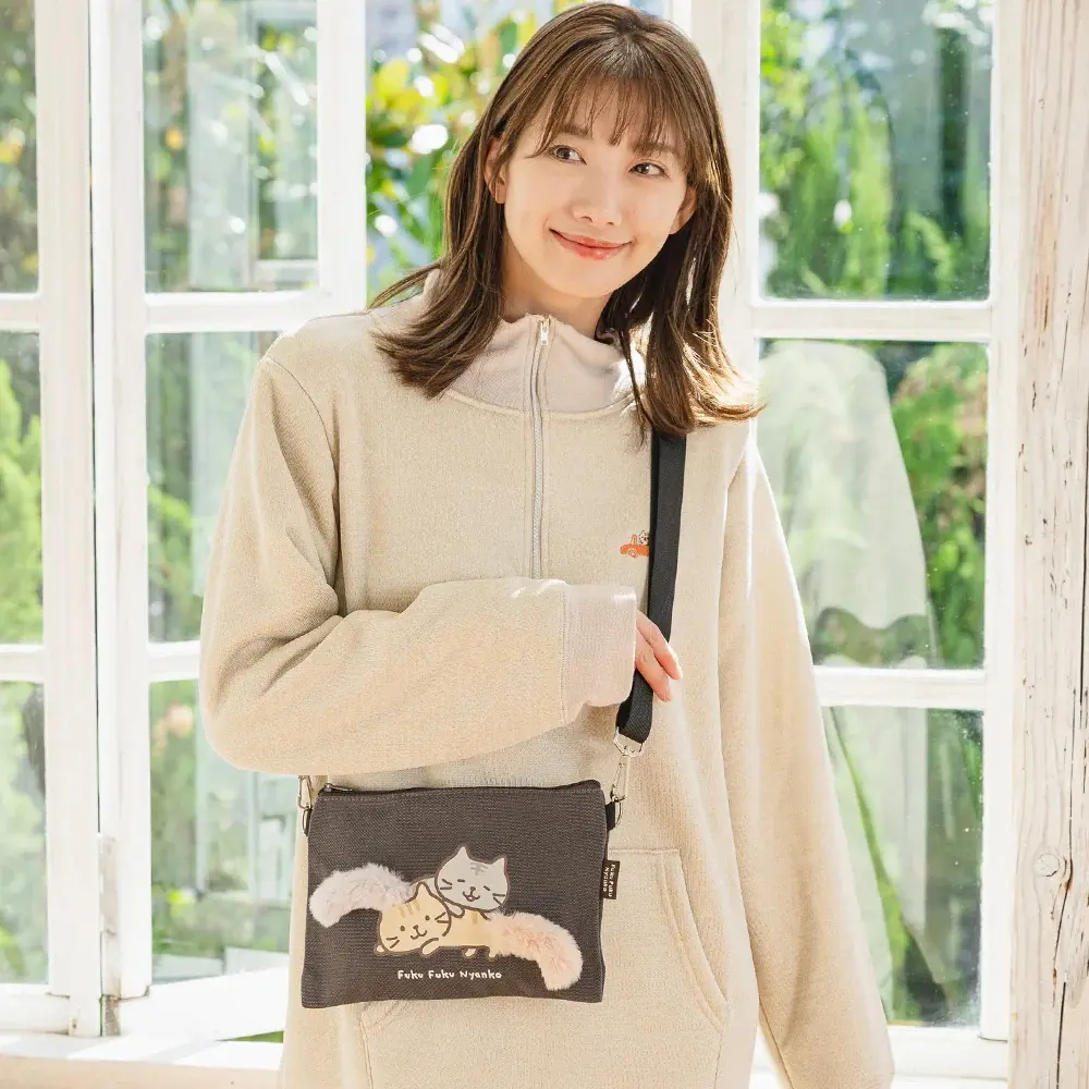 日式新款三花猫摆尾可爱斜挎包百搭学生卡通小包包女腋下包涤纶