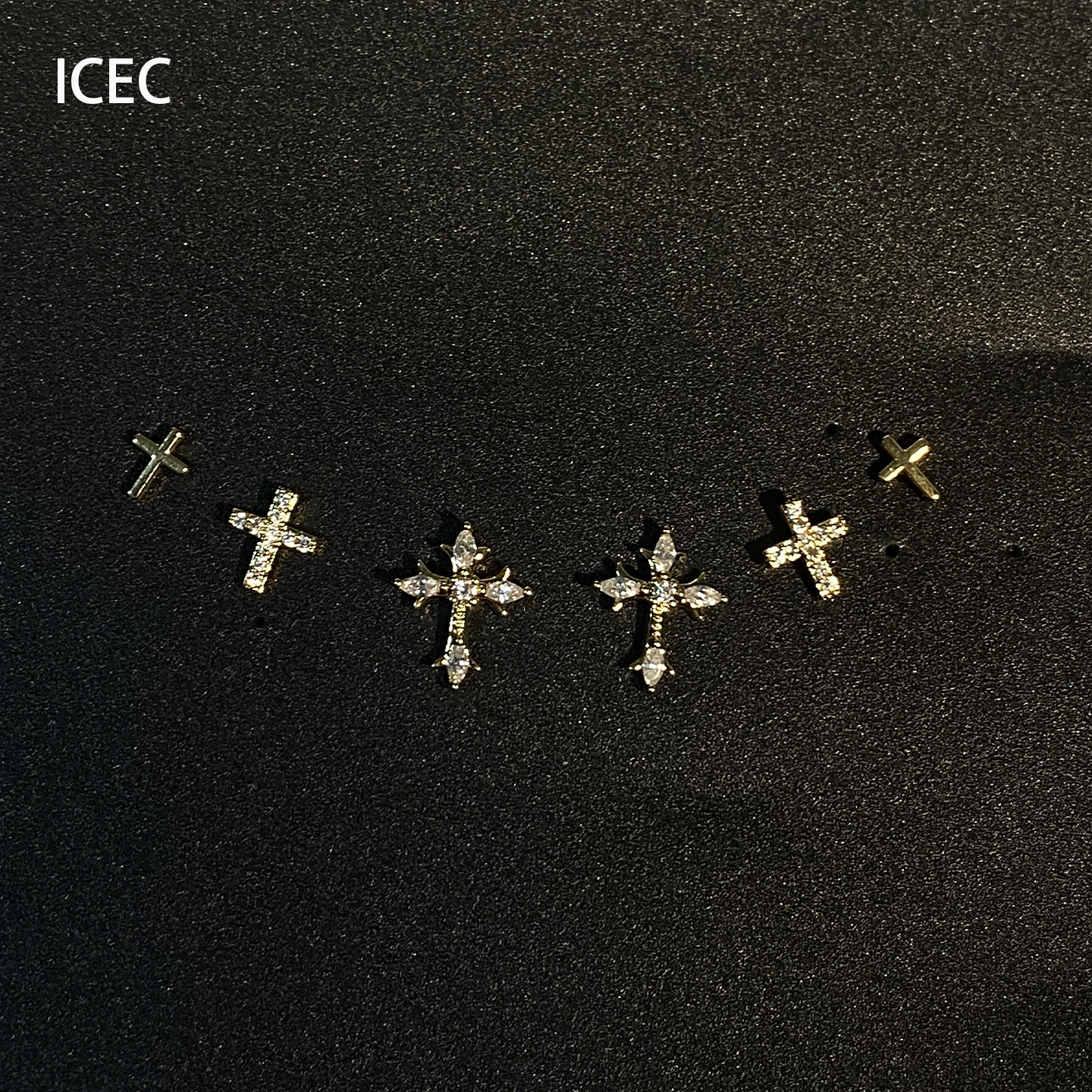 韩系金色爆闪十字架耳钉女简约轻奢高级感耳环个性时尚百搭耳饰,饰品/流行首饰/时尚饰品新,耳钉,淘宝优惠券,粉丝福利购,淘宝优惠卷