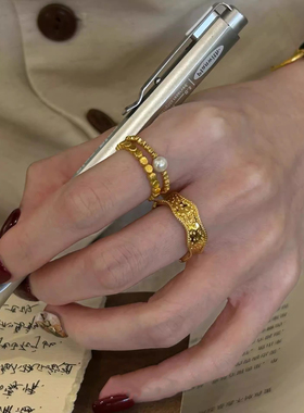 三件可堆叠中世纪宽边金戒指女