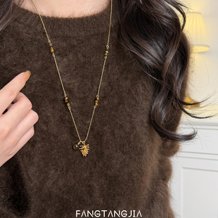 秋冬复古松果吊坠仿虎眼石项链配饰美拉德轻奢高级感长款毛衣链