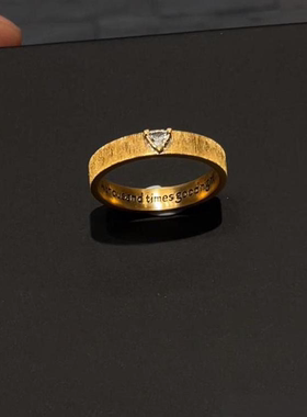 中古黑金做旧拉丝三角仿锆石戒指