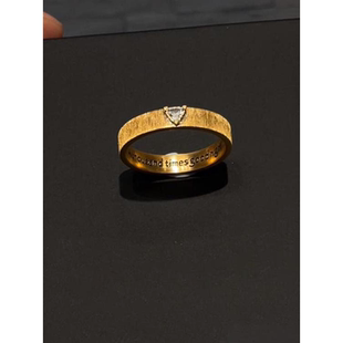 中古黑金做旧拉丝三角仿锆石戒指小众设计轻奢高级2025新款食指戒