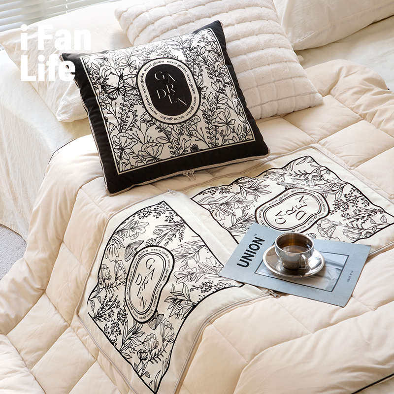 抱枕被子二合一两用车载午睡折叠毛毯高级加厚轻子枕头靠新疆包邮