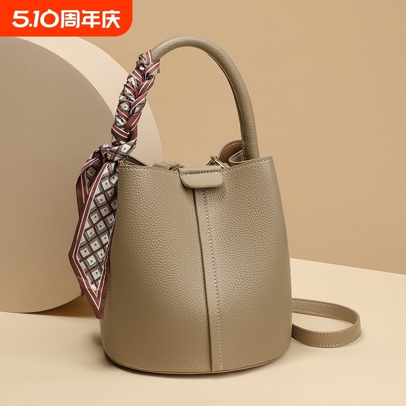 2024新款时尚百搭单肩斜挎水桶包女生礼物手提菜篮子单肩跨包