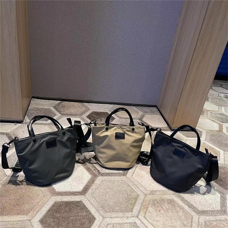 2025新款防水中号水桶包尼龙布时尚百搭男女休闲港风手提斜挎包