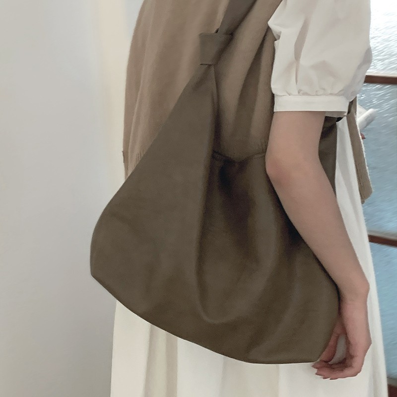 百搭休闲大容量包包女2023新款潮复古水桶包小众质感腋下包