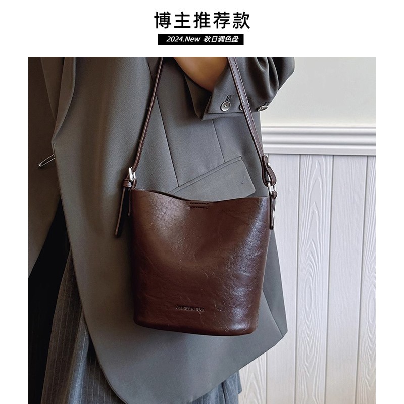 今年流行爆款包包女大容量2025新款休闲复古单肩斜挎包女士水桶包