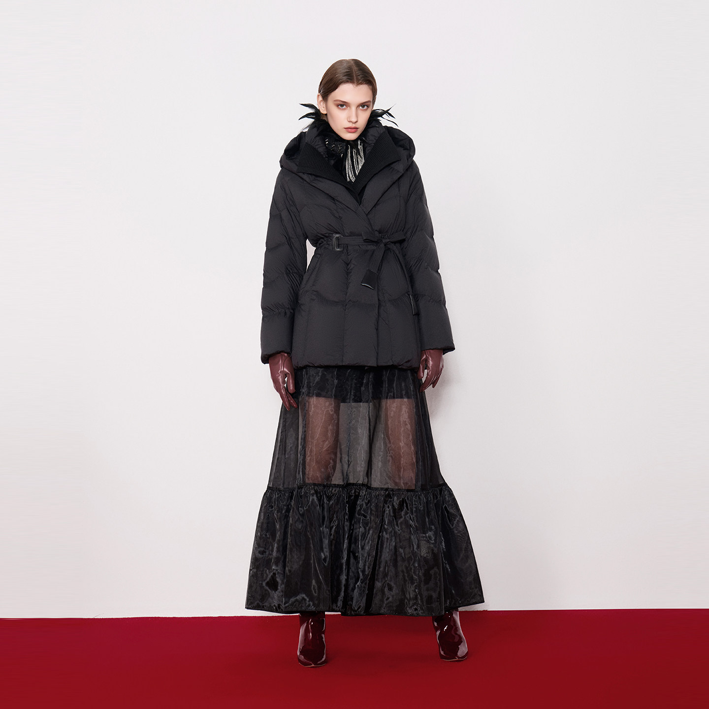 HiSaily商场同款95白鹅绒设计感羽绒服女连帽束腰黑色短款冬新品