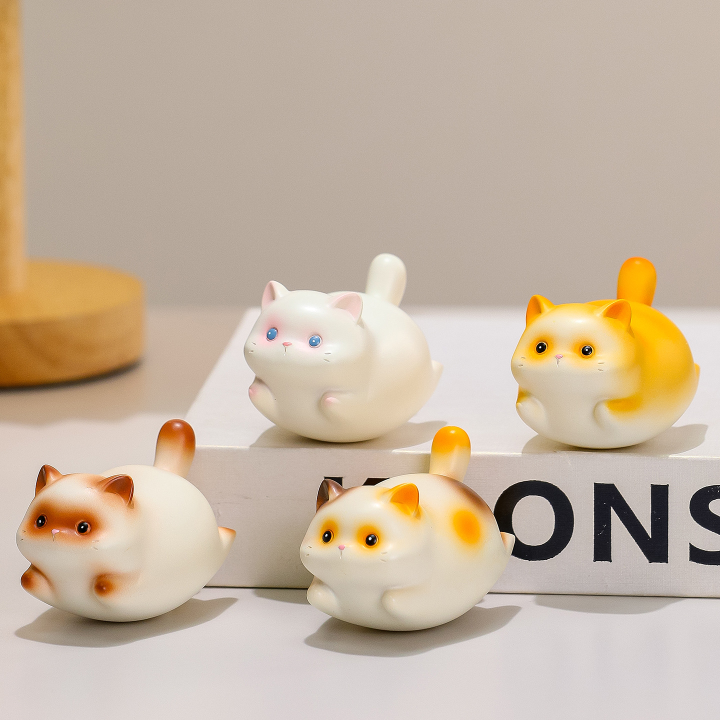 新款可爱福瑞猫猫摇摇乐办公室工位桌面解压装饰摆件朋友礼物摆设