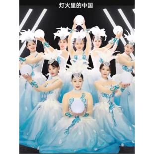 灯火里的中国灯球舞蹈道具灯演出发光球道具舞台手捧灯圆球跳舞灯