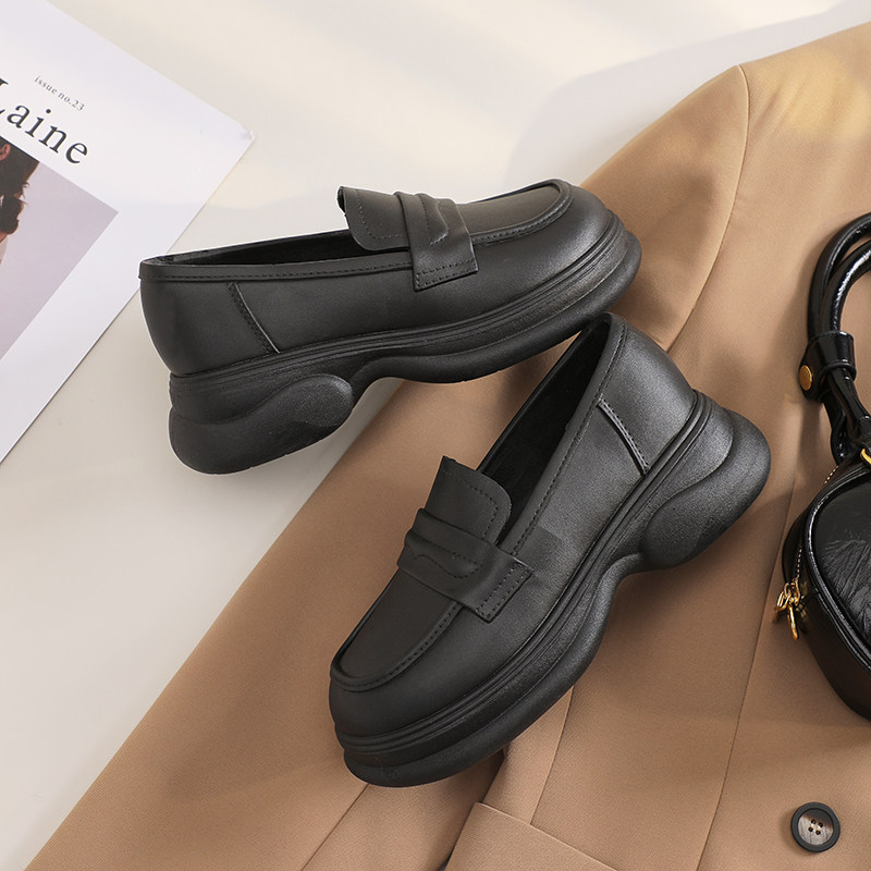 2026春秋单鞋防滑软底外穿百搭度假休闲包跟塑料扣厚底职业鞋PVC