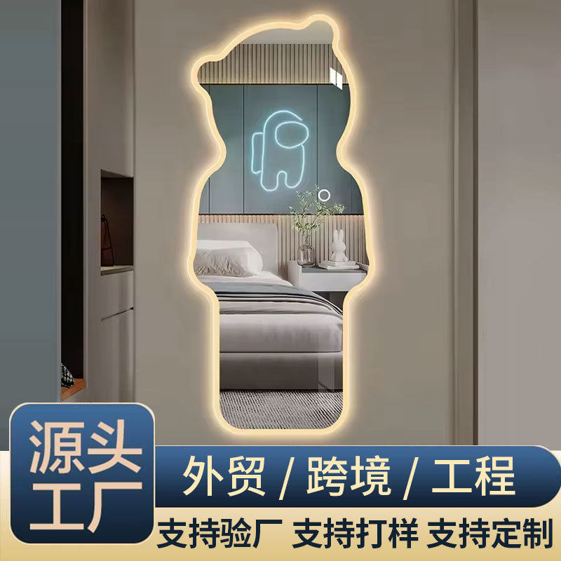 熊形智能全身LED发光装饰墙镜亮度可调适用洗浴酒店或家居装饰镜
