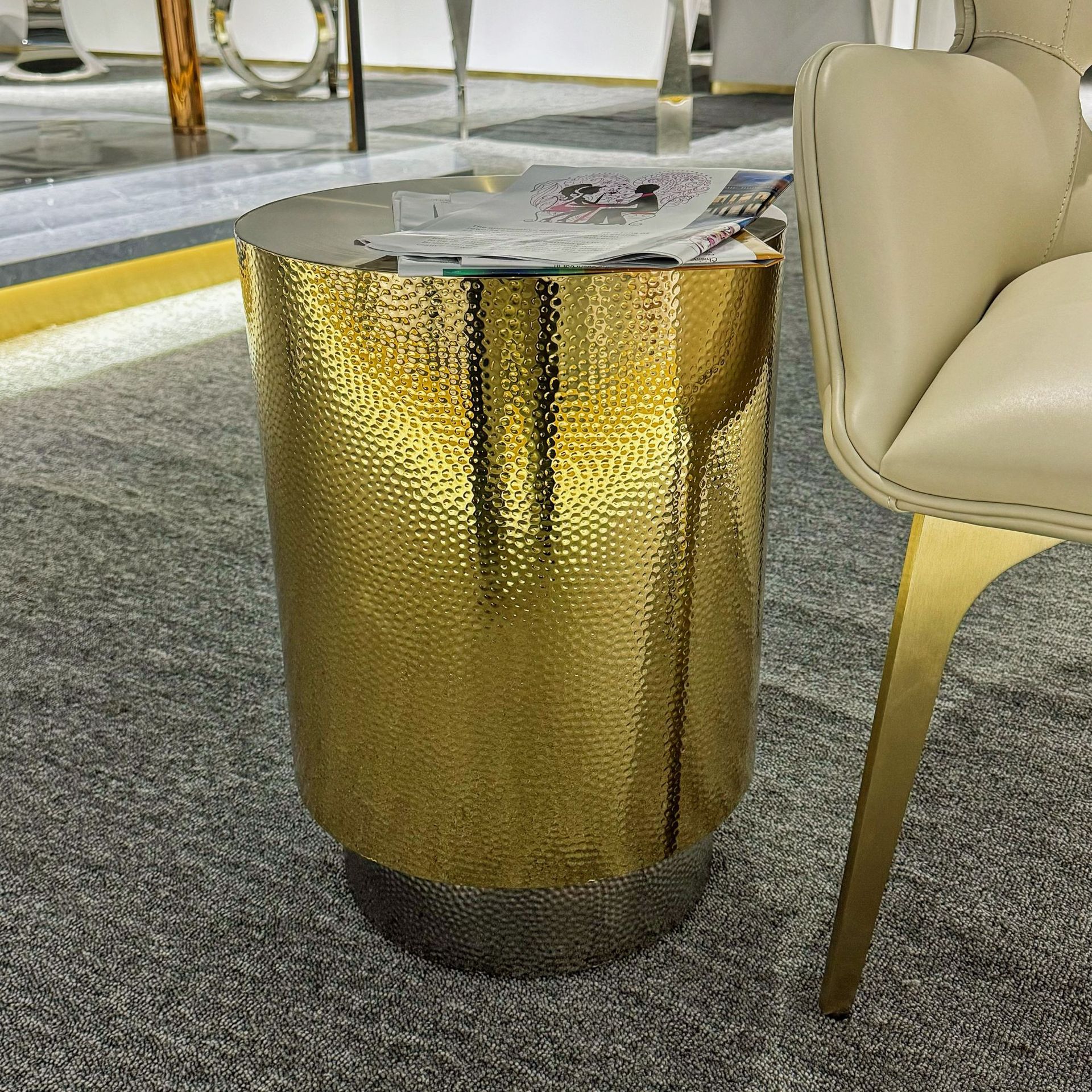 金色锤纹金属角几客厅圆形边几沙发侧边桌高端家具直销茶几轻奢
