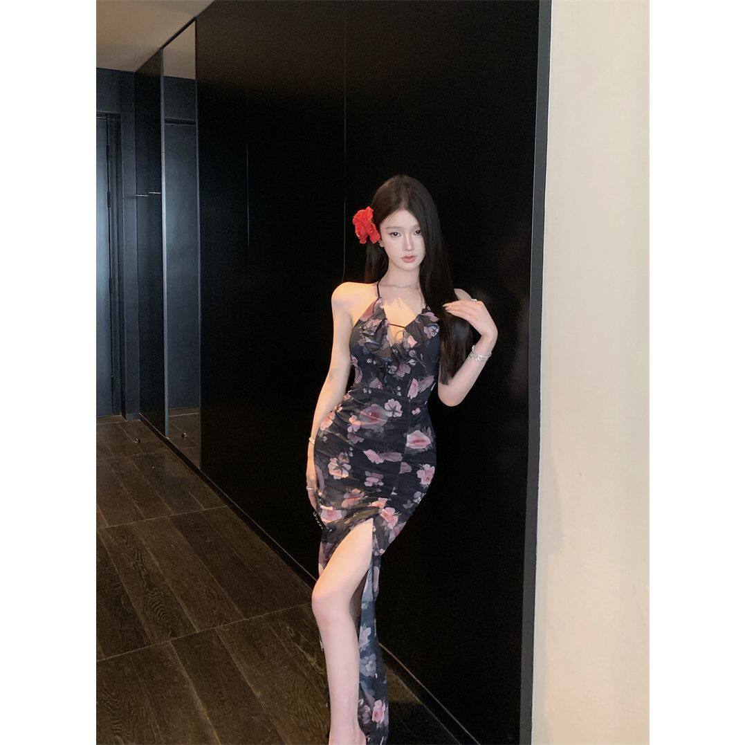 纯欲性感荷叶边碎花吊带连衣裙女夏轻奢高级氛围感露背开叉沙滩裙