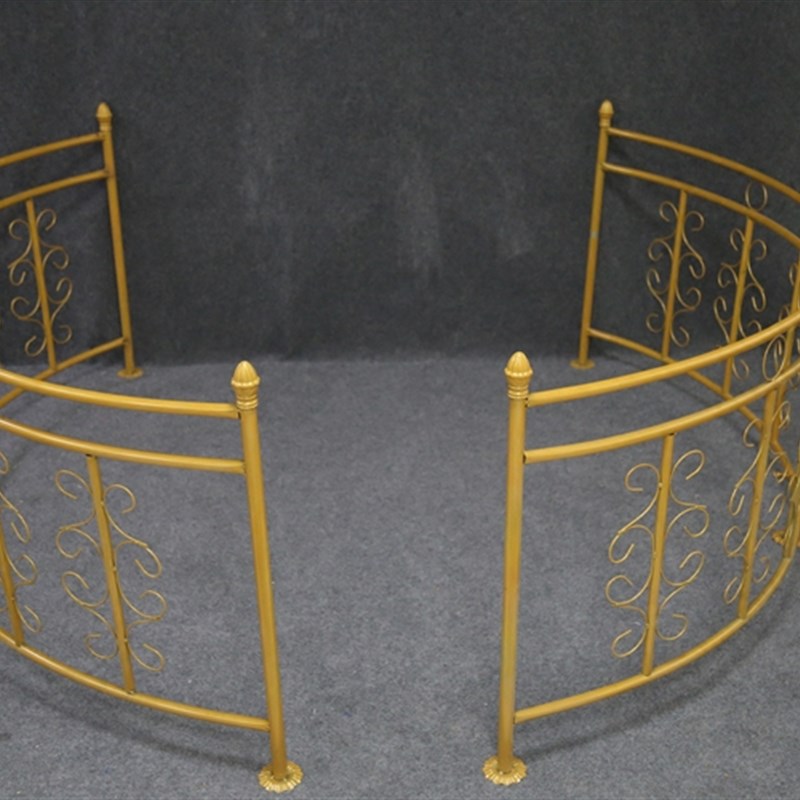 新款热卖婚庆道具弧形铁艺栅栏路引欧式婚礼舞台T台围栏拱形装饰