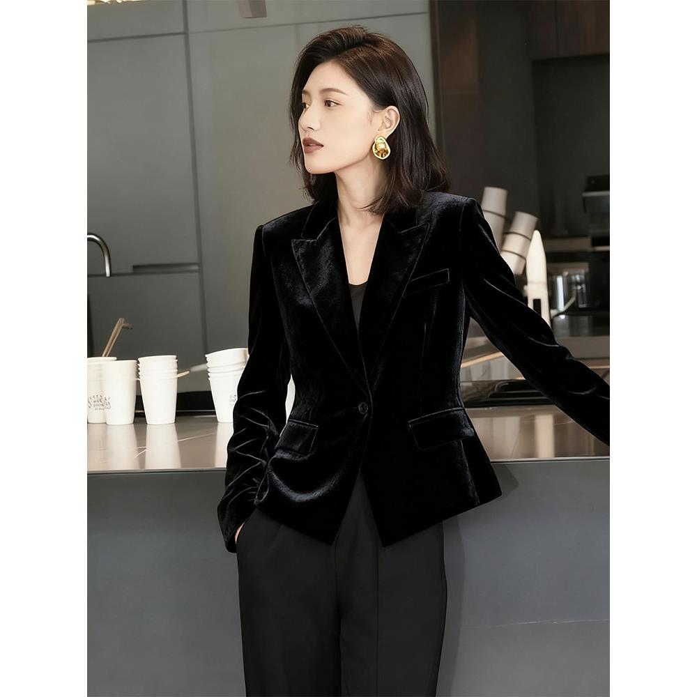 今年流行小香风丝绒西装外套女
