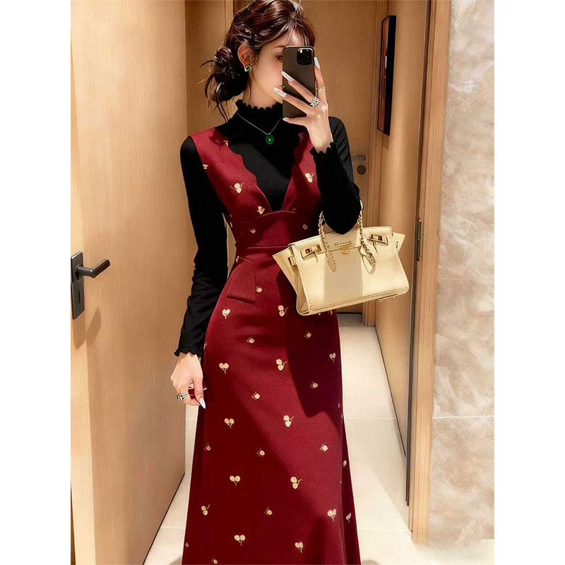 2025冬季巨好看红色背心连衣裙