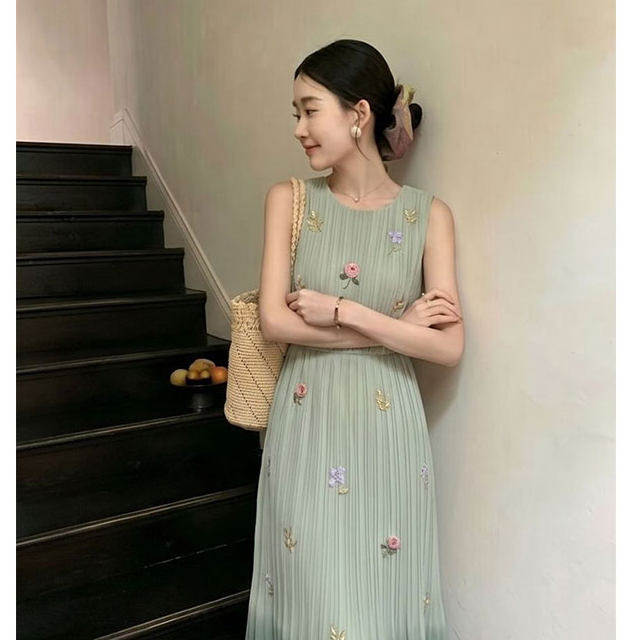 甜美风樱桃刺绣无袖洋装女夏小个子显瘦减龄背心裙法式复古风
