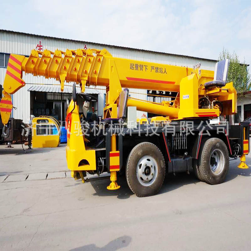 八骏出品8吨吊车双节支腿伸缩大架变形金刚 8吨自制吊机厂价直供