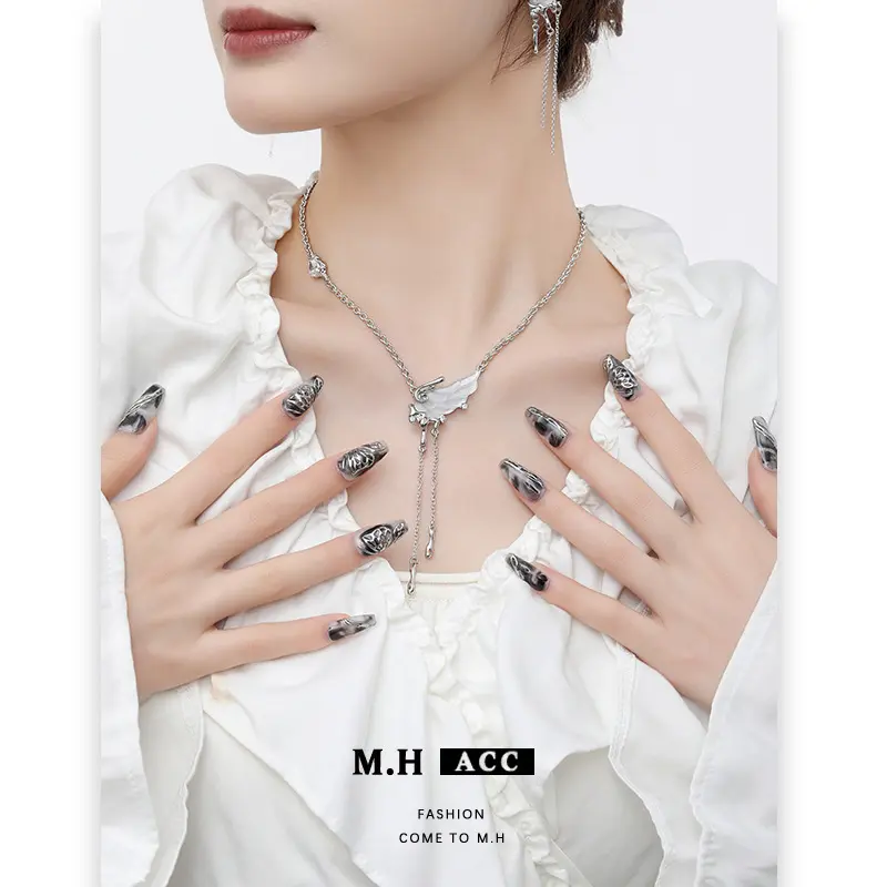 白色翅膀项链配饰女新款时尚ins风百搭毛衣链轻奢高级感项饰