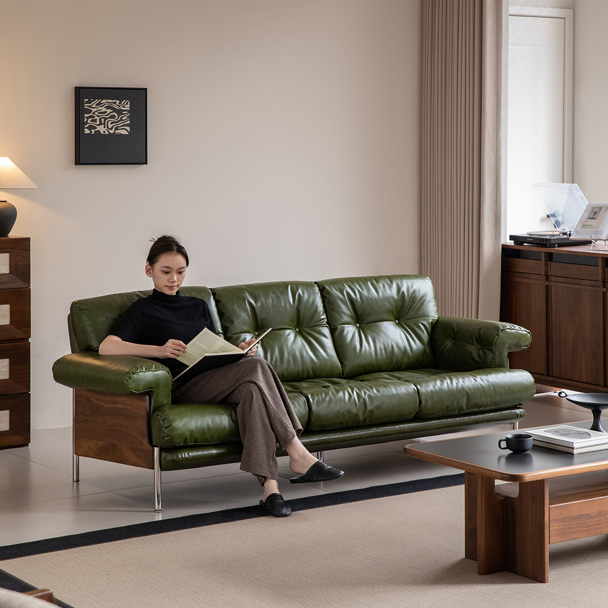 出乎生活柏林沙发客厅黑胡桃