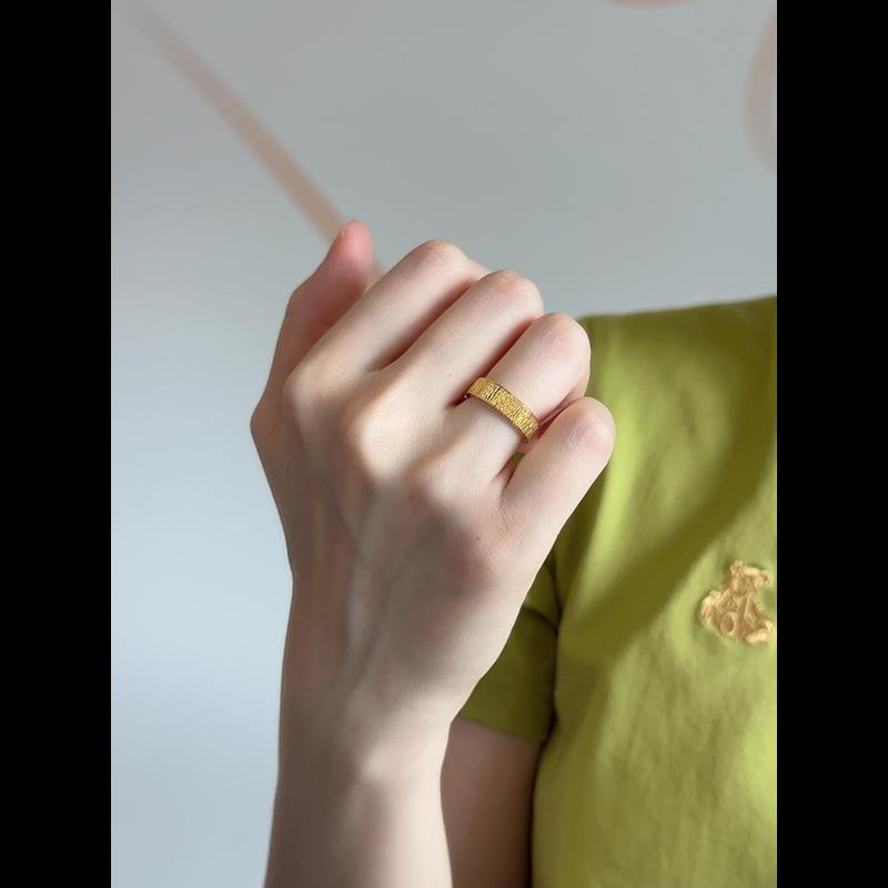 S925纯银古法金色拉丝竖纹戒指女图片