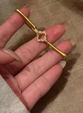 金色拉丝碎钻四叶花蛇骨手链女