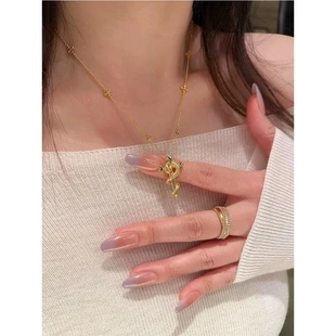 新中式古法灵蛇权杖项链复古轻奢高级感精致鸢尾花十字架锁骨链