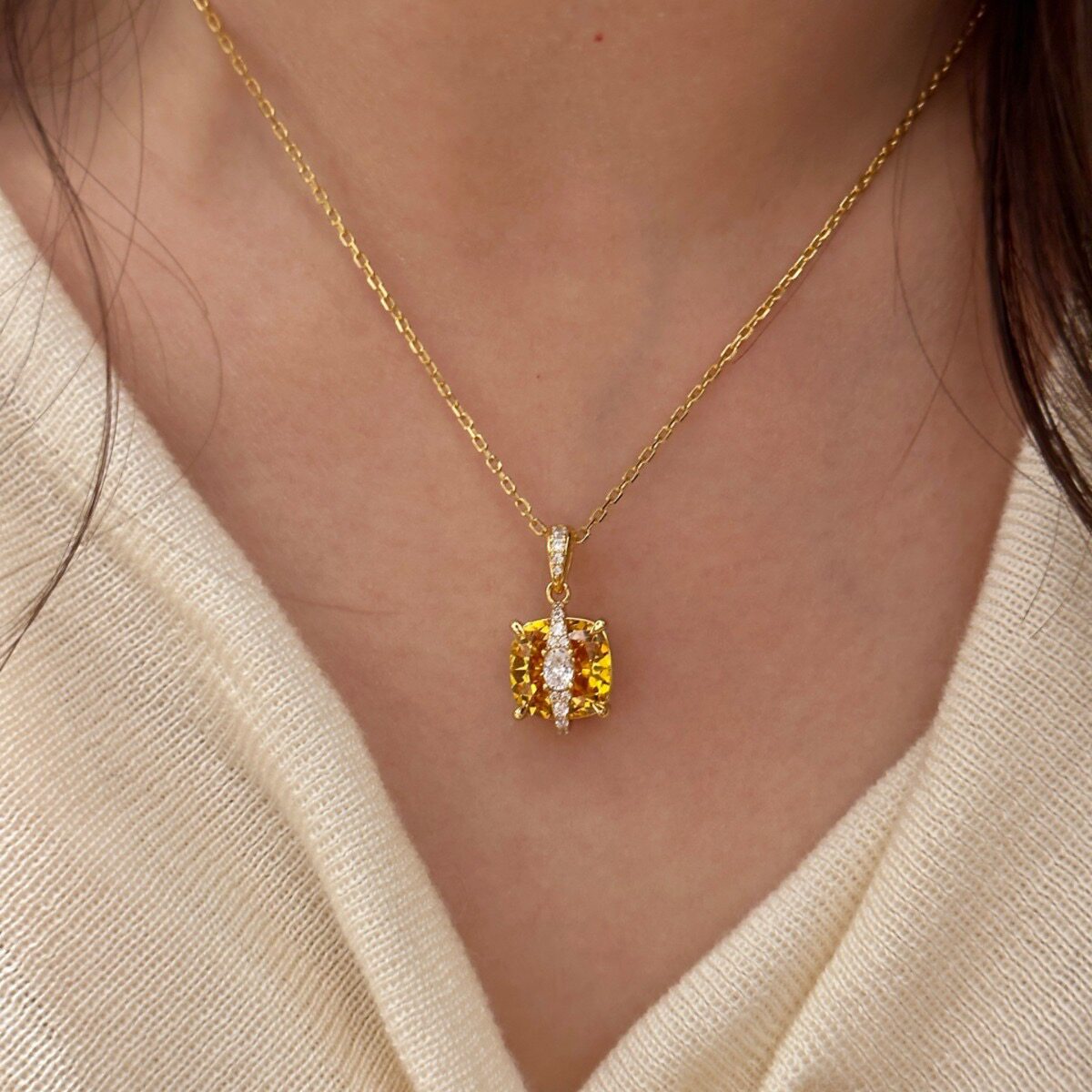 新款琥珀焦糖小众几何方形黄色闪钻项链精致轻奢女百搭锁骨链颈链