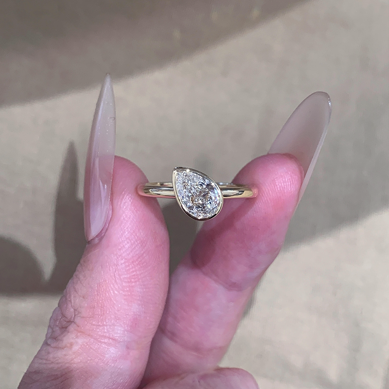 轻奢小众水滴梨形金色碎钻女戒