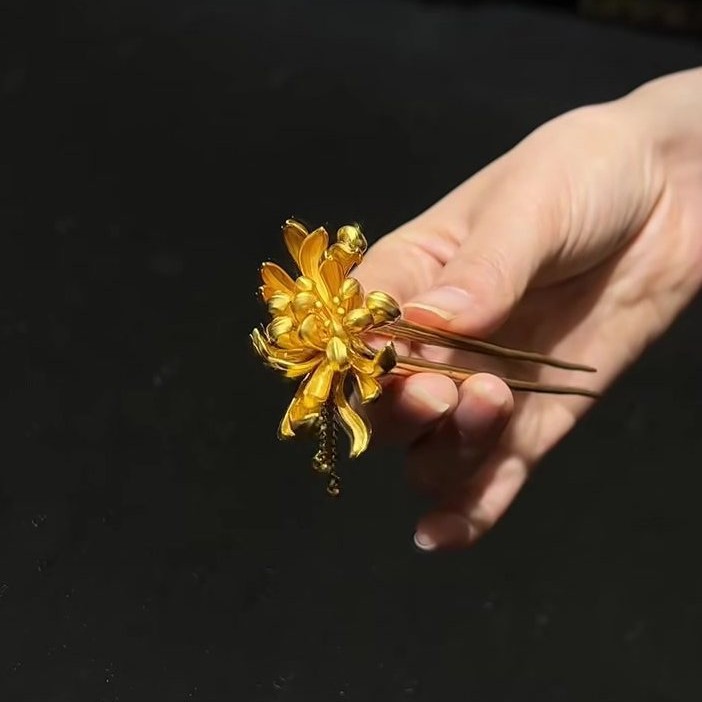 国风立体菊花金色发簪新中式复古精致百搭流苏步摇盘发头饰女古风