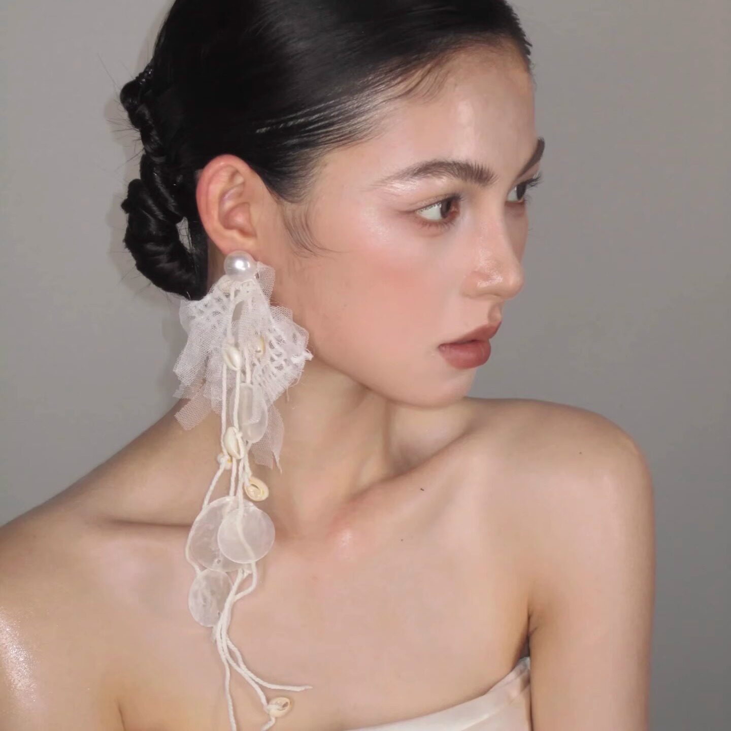 贝曳风吟~超仙氛围感白色贝壳串珠耳环长款小众新娘婚纱耳饰女