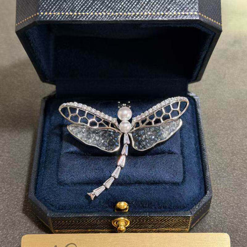 高档轻奢精致蜻蜓重工胸针高级设计气质优雅别针大衣西装胸花配饰