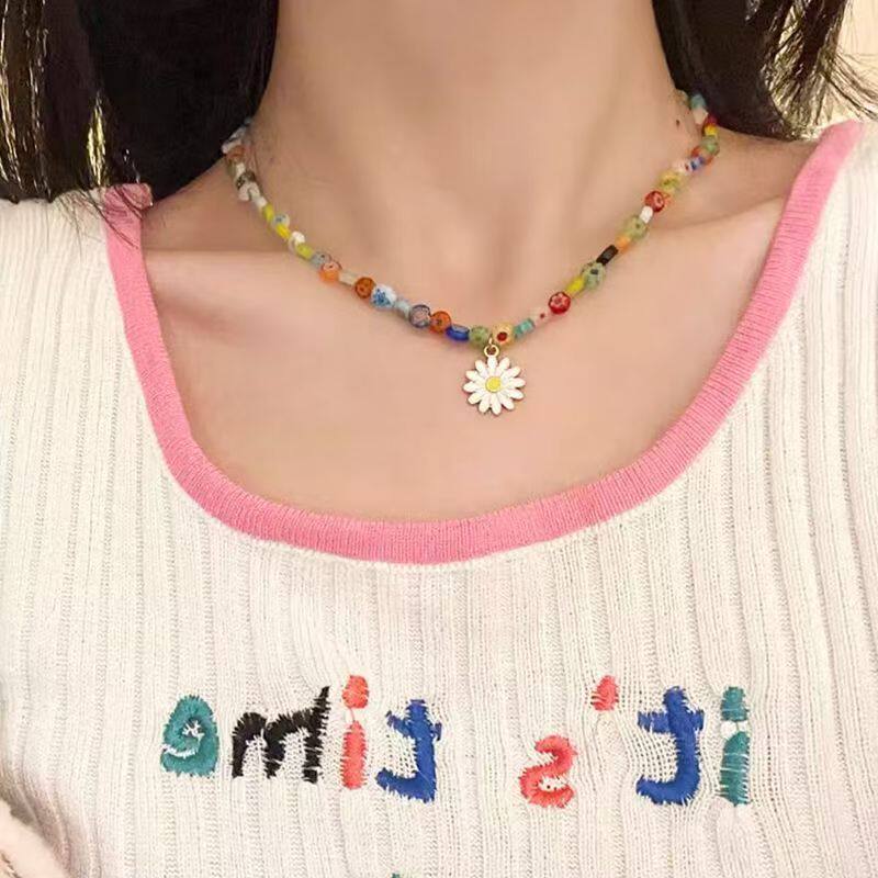 彩色串珠多巴胺项链女款2025新款小雏菊吊坠颈链小众设计感锁骨链