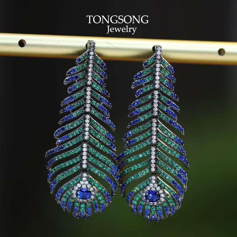 明星同款蓝绿色孔雀羽毛高级感华丽礼服配饰优雅女神轻奢重工耳环