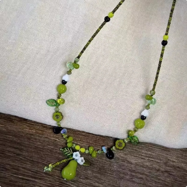 绿色串珠天然植物捷克珠项链