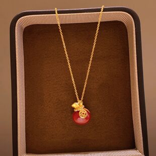 何不下江南~2026红色小钱袋项链女秋冬复古高级感毛衣链百搭配饰