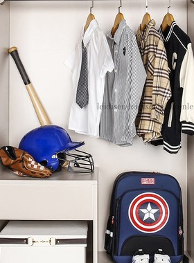 样板房间衣帽间男孩儿童房衣w柜服饰外套衬衫鞋帽书包软装饰品摆