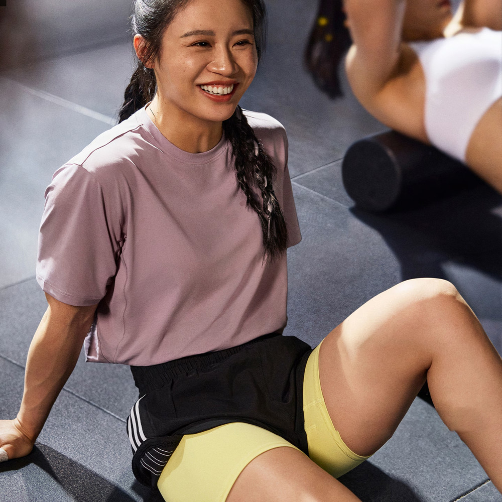 adidas阿迪达斯女子黑色百搭宽松健身跑步运动休闲短裤IT7760