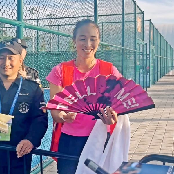 郑钦文周边加油扇子球迷助威后援园绢布折扇应援中网比赛现场