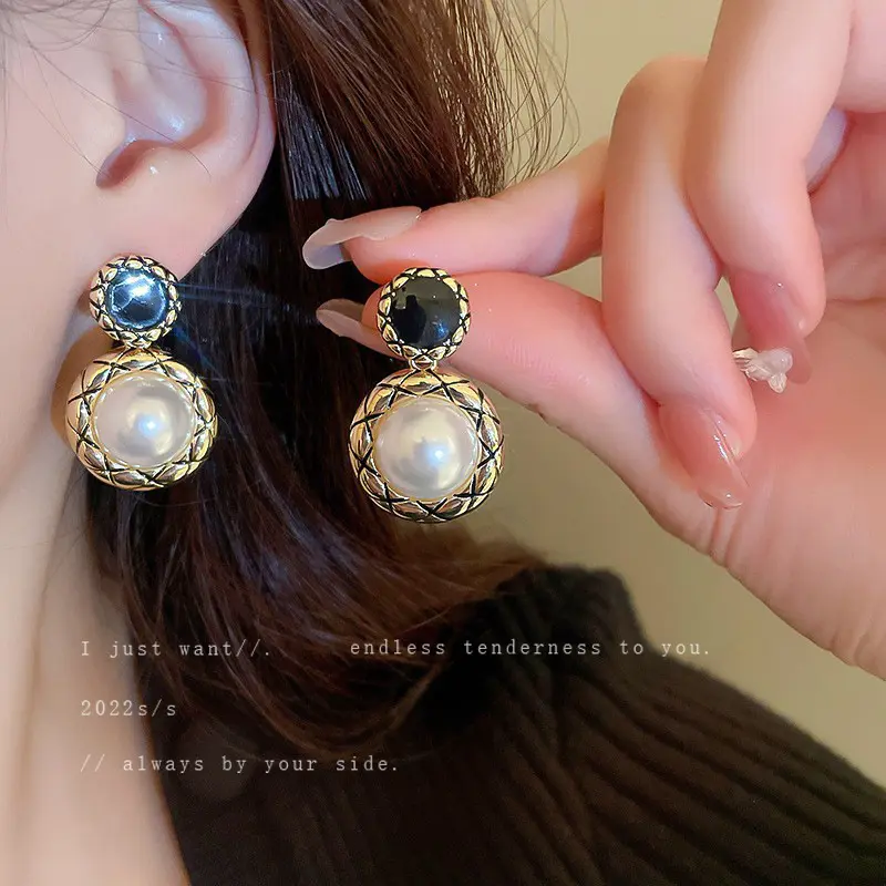 银针复古黑色镶钻花朵爱心字母珍珠耳环法式气质耳钉网红时尚耳饰