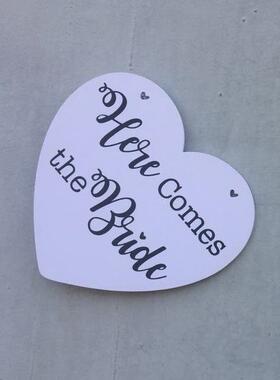 白色心形花童引导牌新娘来了fiower girl 装扮标识标牌婚礼户外