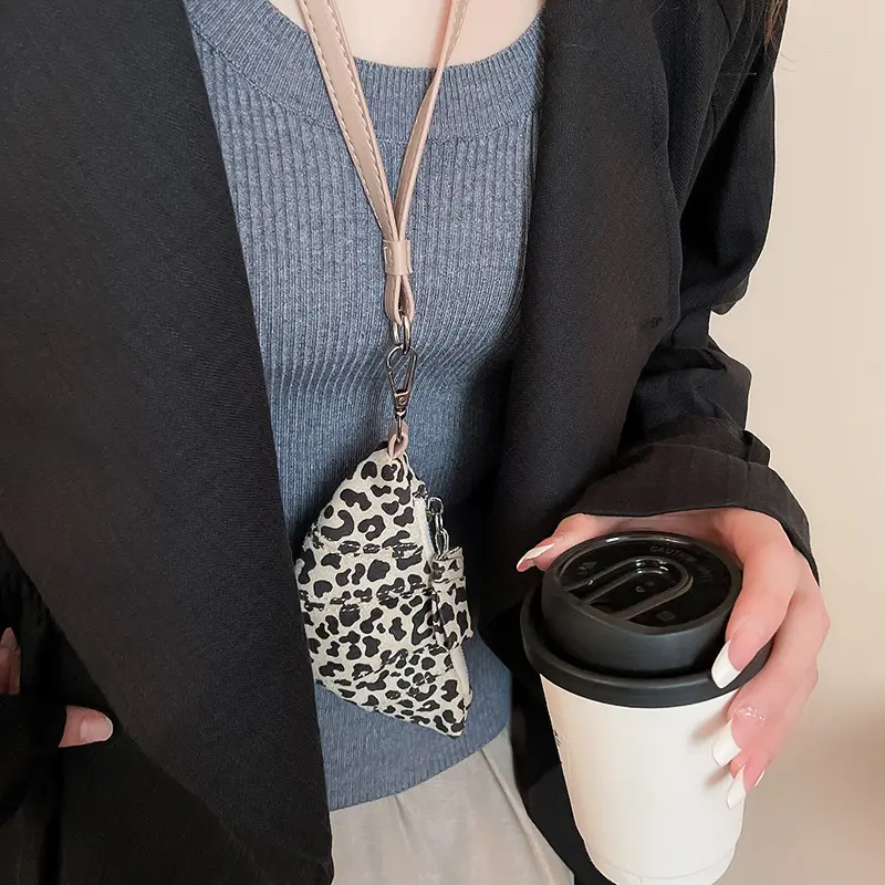 豹纹皮革形眼镜包包皮绳项链复古美拉德毛衣链欧级感项饰