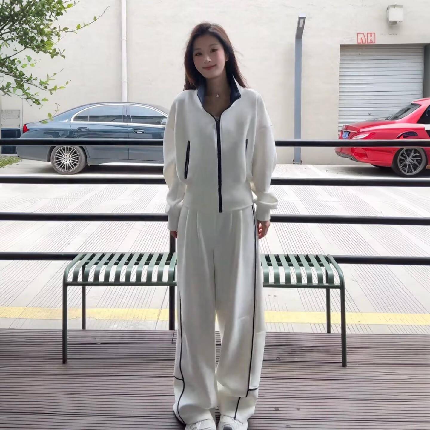 推荐时尚休闲套装女秋季新款设计感拼接撞色显瘦立领卫衣阔腿裤两