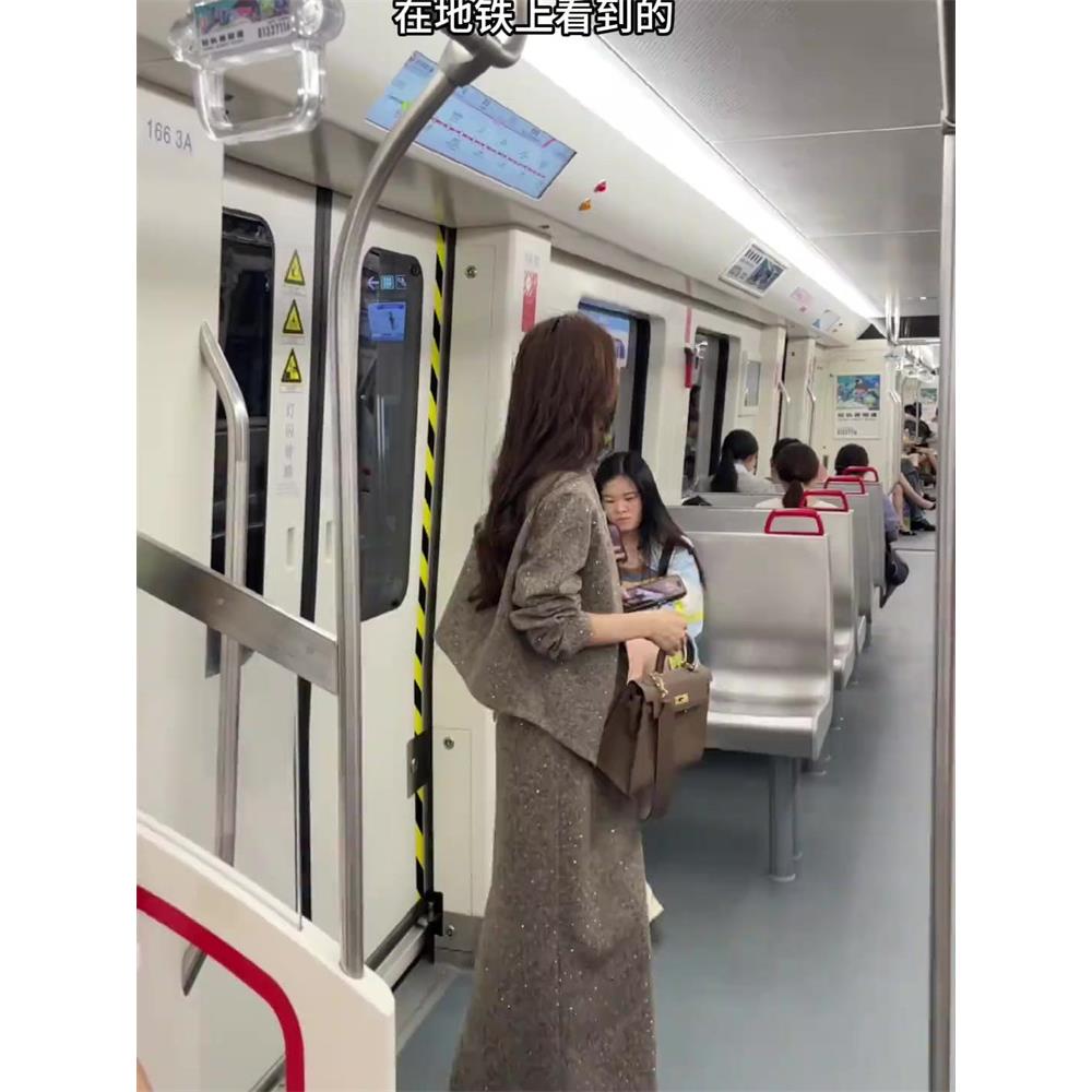 推荐时尚高级感两件套女秋季新款气质高街洋气别致西服显瘦半身裙