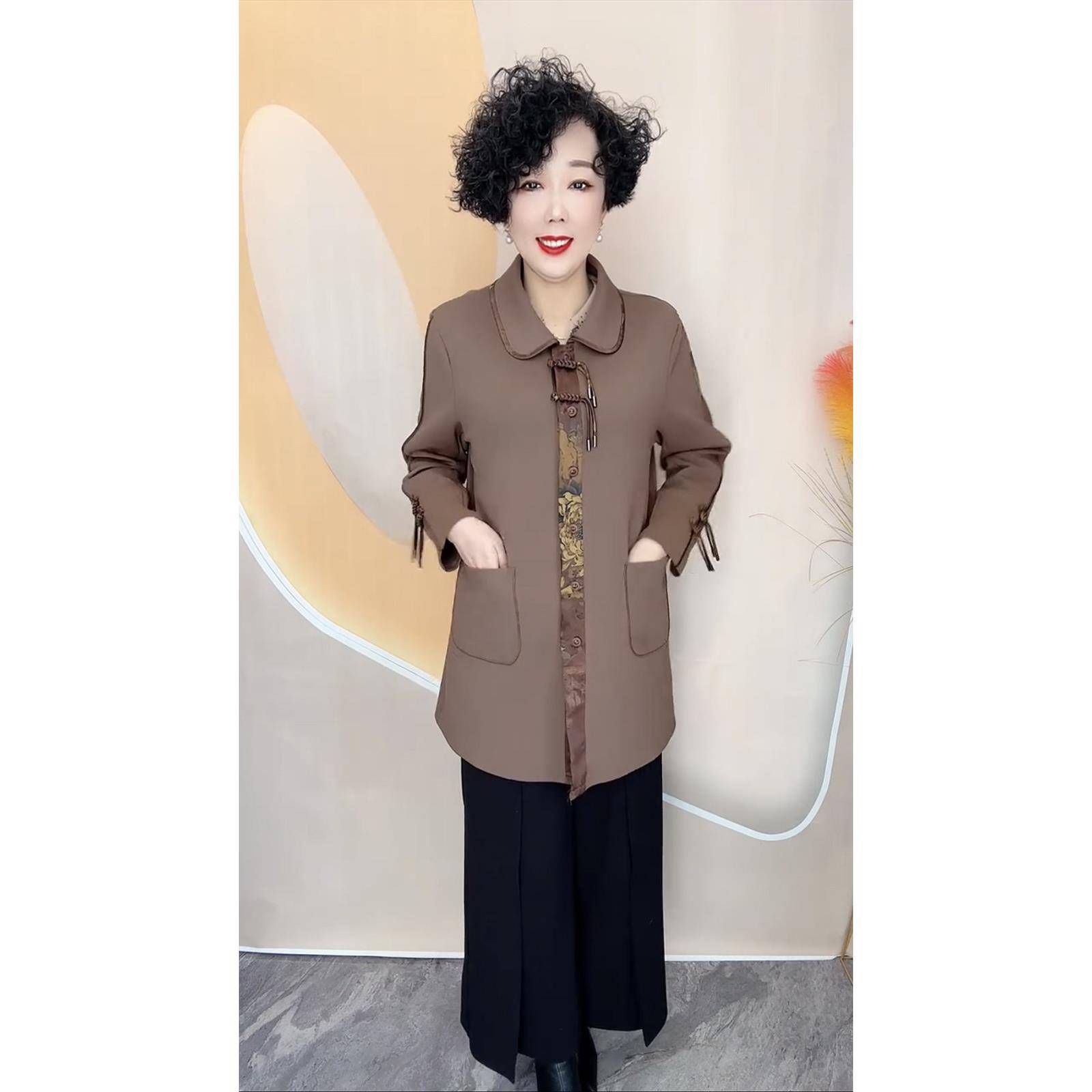 推荐高档气质娃娃领盘扣中长款风衣外套洋气休闲中老年妈妈装中式